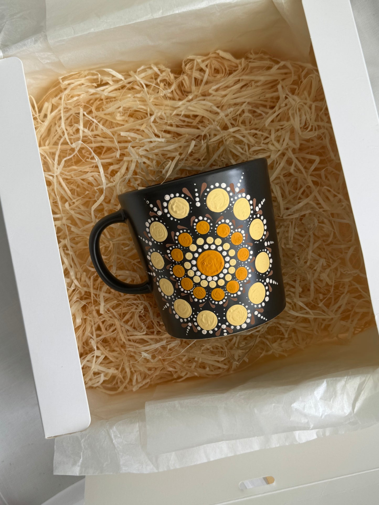 Handbemalte Mandala-Tasse - Einzigartig und Spülmaschinenfest - Gelb
