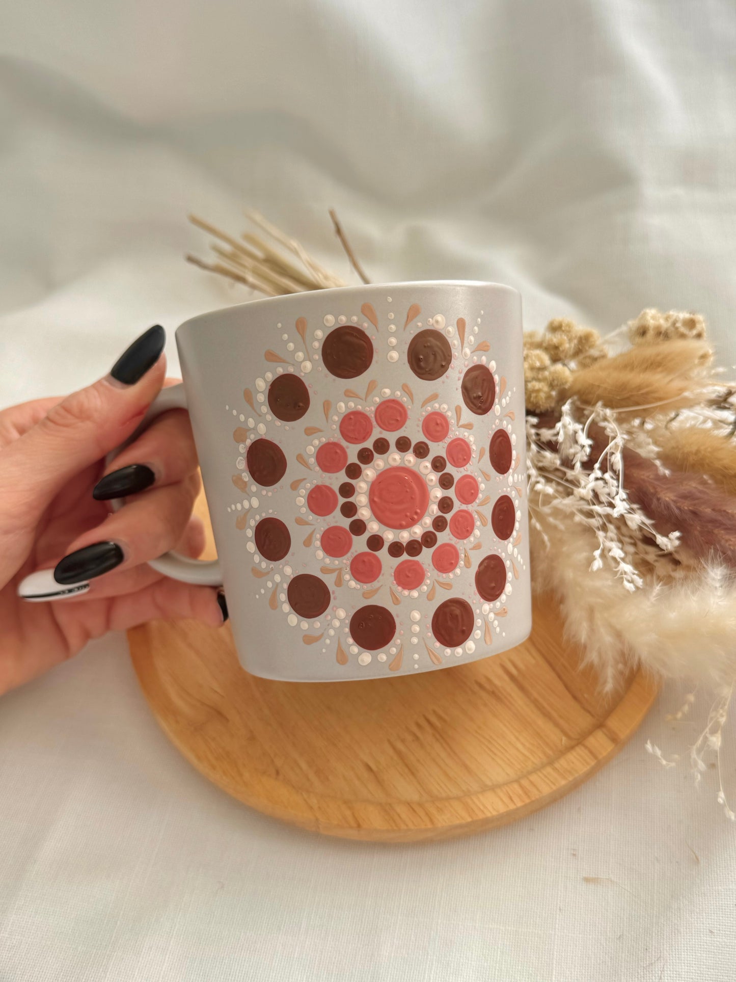 Handbemalte Mandala-Tasse - Einzigartig und Spülmaschinenfest - Bordeaux