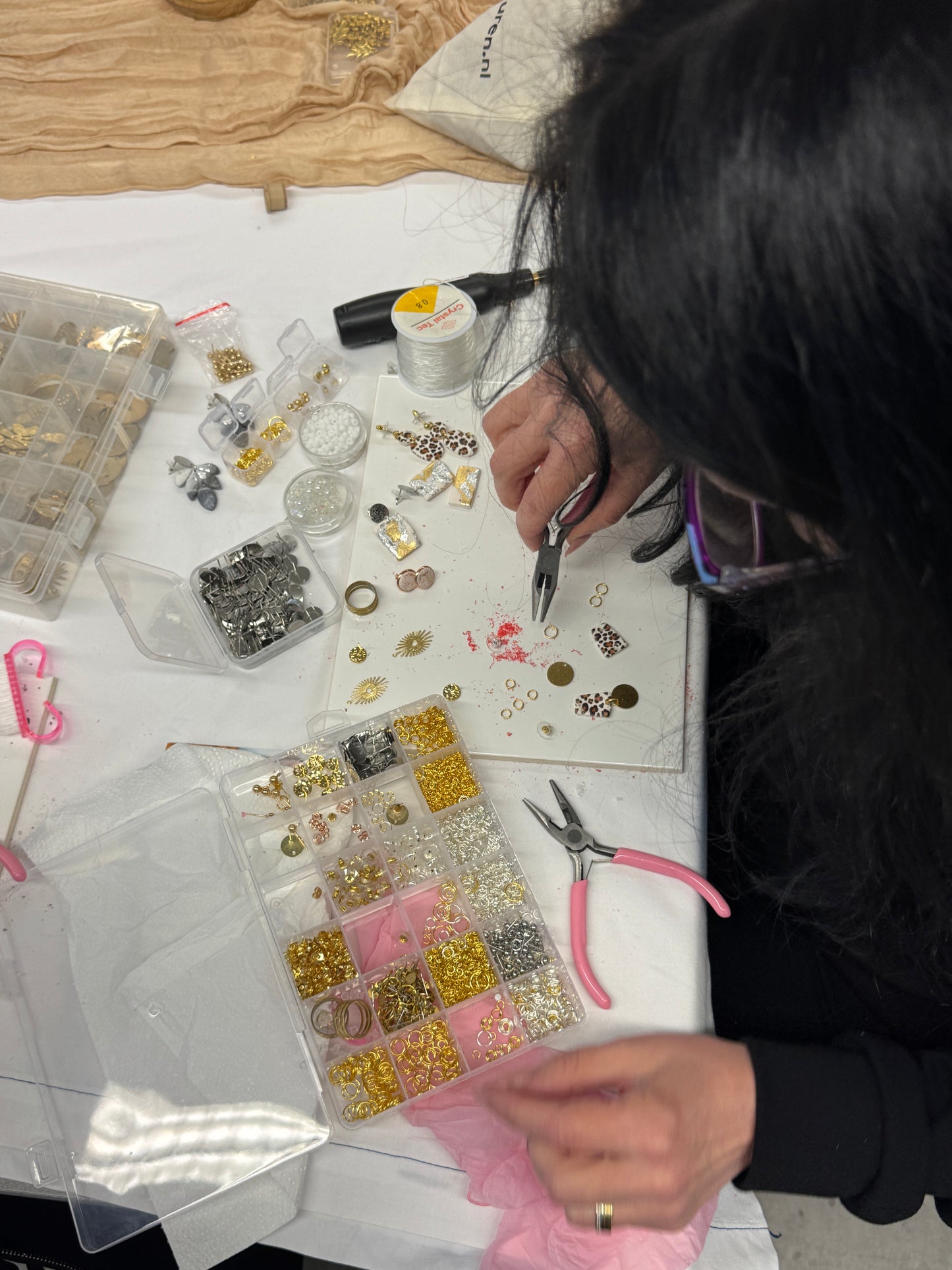 💖 CREATE & MEET - Schmuck Workshop mit Bowl/Kuchen im SHADES Dortmund