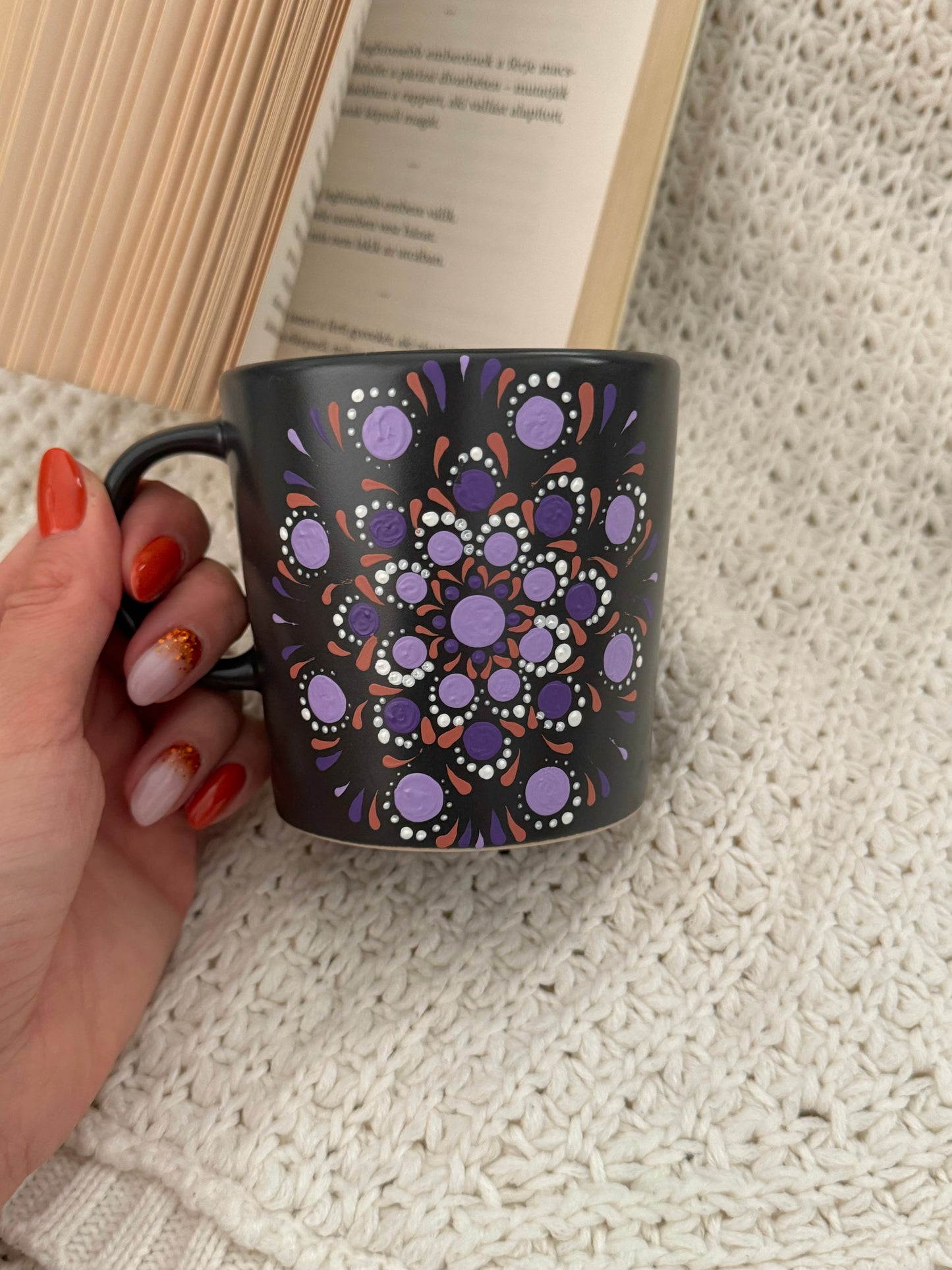 Handbemalte Mandala-Tasse - Einzigartig und Spülmaschinenfest - Lila