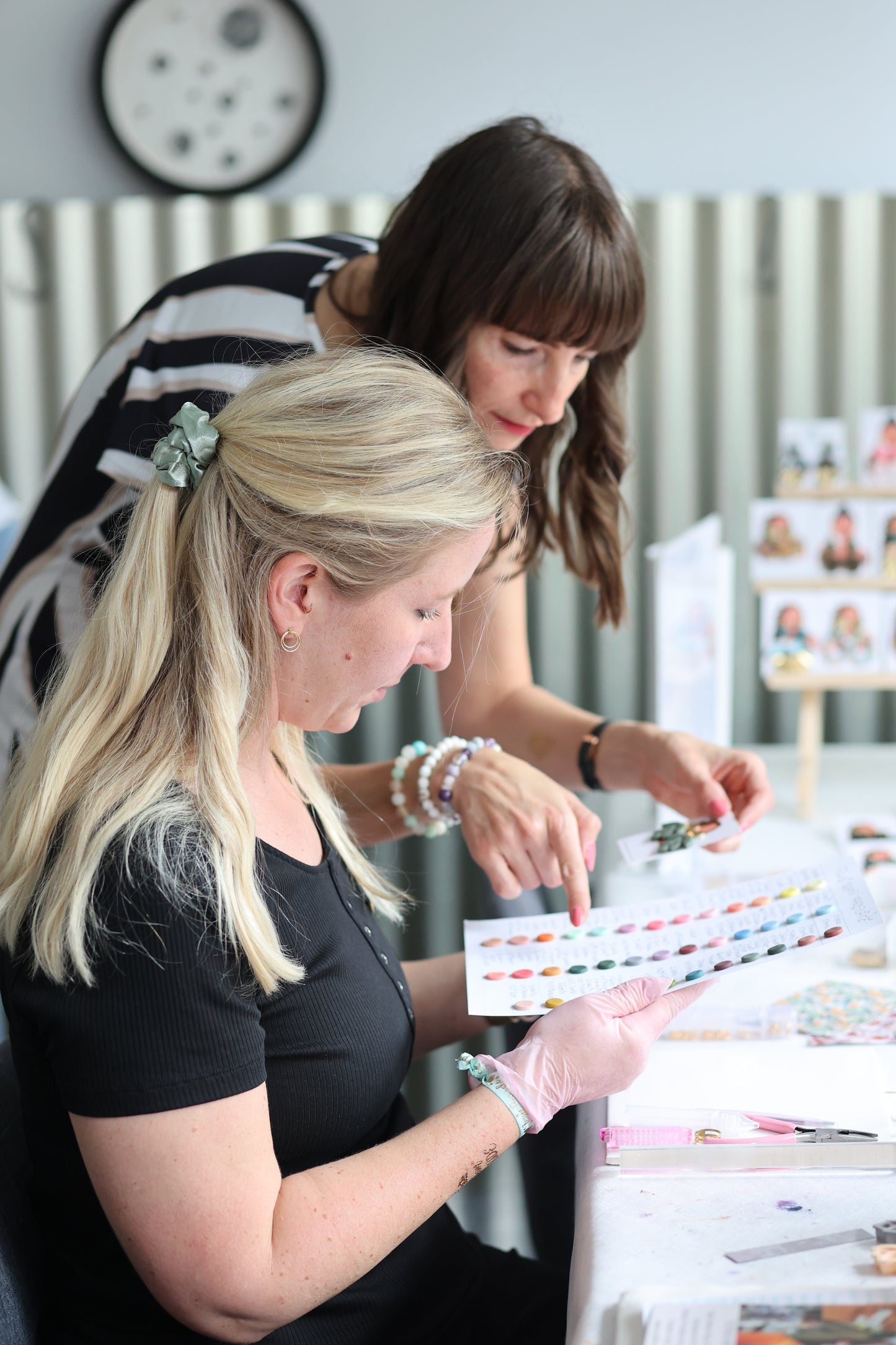💖 CREATE & MEET - Schmuck Workshop mit Bowl/Kuchen im SHADES Dortmund