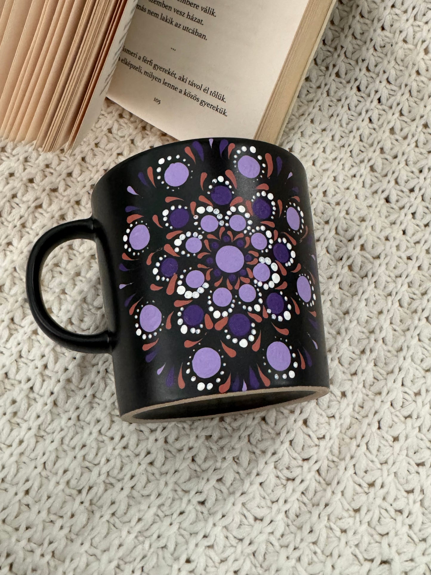 Handbemalte Mandala-Tasse - Einzigartig und Spülmaschinenfest - Lila